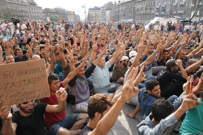 migranti germania-696x464