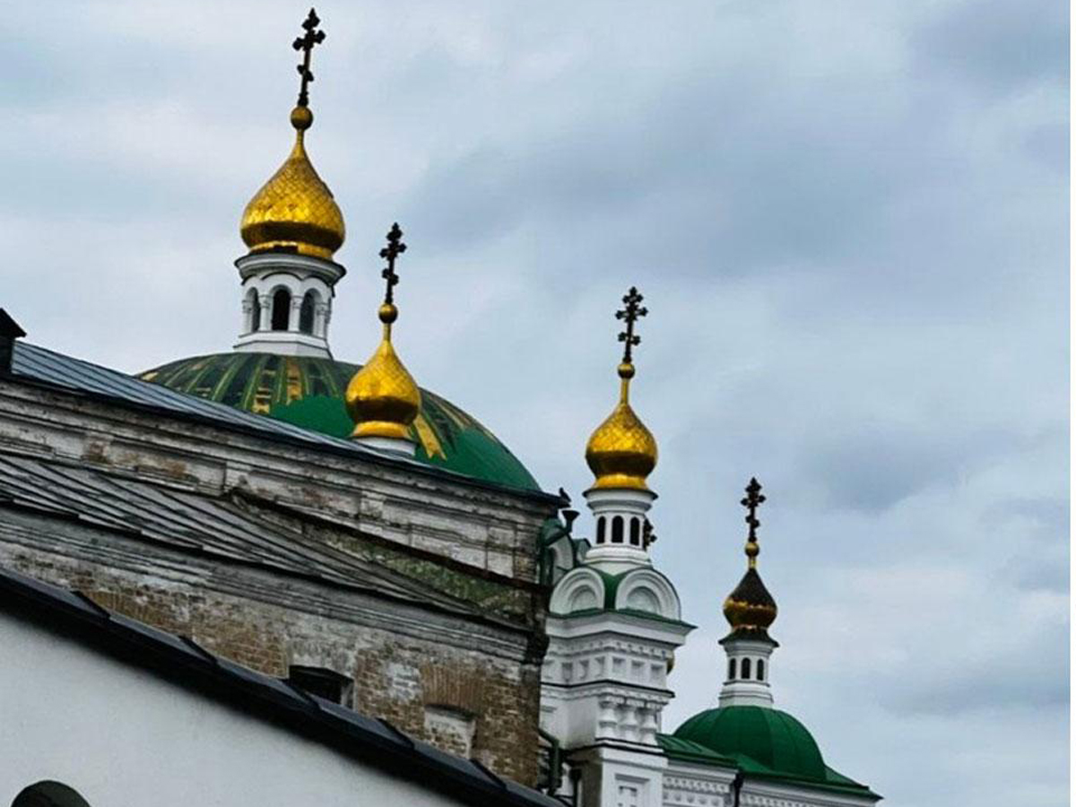 kijevska-lavra-crni-krstovi